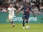 Dembélé disputa un partido con la camiseta del PSG.