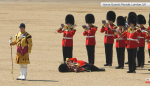 Al menos tres guardias se han desmayado por el calor durante un desfile militar real este sábado.