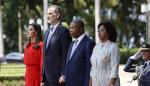 Los reyes de España, el presidente de Angola, Joao Lourenço, y la primera dama angoleña, Ana Afonso Dias, en la ceremonia de despedida en Luanda.
