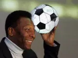 O Rei. Pelé en la inauguración de la exposición Pelestation, la leyenda en acción, en Berlín. Es una muestra sobre la vida deportiva del legendario jugador brasileño.