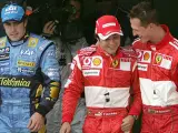Alonso, junto a Schumi y Massa tras la sesi&oacute;n de clasificaci&oacute;n (REUTERS).