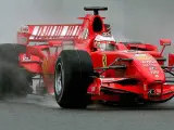 Kimi Raikkonen rueda con su Ferrari en Montmel&oacute;. (Efe)