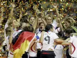 Jugadoras de la selección alemana celebran su victoria tras ganar a Brasil en la final del Mundial de Fútbol Femenino (Efe).