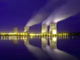 Consumo récord. La central nuclear de EDF en Cattenom, al este de Francia. El país ha batido su récord de consumo de energía este lunes con un pico de 88.960 megavatios a las siete de la tarde. El aumento se debe a la bajada de las temperaturas, según la Red de Transporte de Electricidad.