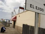Club de alterne "Montecarlo" en El Ejido (Almeria), que fue precintado el pasado mes de abril de 2007. (CARLOS BARBA/EFE)