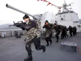 A bordo de los barcos enviados al Golfo de Adén viajan 70 soldados de las fuerzas especiales de la Armada china. REUTERS/XINHUA