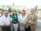 Enrique, M&ordf; &Aacute;ngeles, M&ordf; Eugenia y Luis, en la glorieta de Cuatro Caminos.