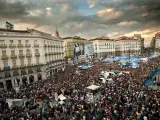 Concentraci&oacute;n convocada por la plataforma Democracia Real Ya el 21 de mayo en la Puerta del Sol, durante la jornada de reflexi&oacute;n previa a la cita electoral del 22-M de 2011.