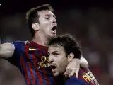 Messi celebra su segundo gol con Cesc durante la Supercopa de Espa&ntilde;a.