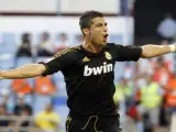Cristiano Ronaldo celebra uno de los tres tantos ante el Zaragoza.