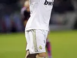 Cristiano Ronaldo celebra su gol 100 de blanco.