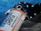 Imagen cedidapor la Oficina de Investigación y Análisis BEA que muestra el descubrimiento de una de las cajas negras del vuelo Río de Janeiro-París que se estrelló en junio de 2009 con 228 personas a bordo.