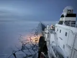 El barco OB River en un punto desconocido del océano Ártico. La embarcación partió en noviembre desde Noruega rumbo a Japón, donde se prevé que llegue a principios de diciembre, en cuyo caso se trataría del primer barco de este tipo que atraviesa el océano Ártico.
