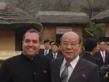 Cao de Benós (izquierda), junto a So, viceministro de la República de Corea del Norte.