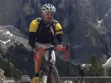 Luis Enrique, pedaleando en los Dolomitas durante un periplo cicloturista en junio de 2013.