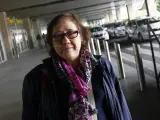 Concha Ni&ntilde;o, usuaria de taxi en el aeropuerto de Barajas: &quot;A m&iacute; Ana Botella me fastidia con la tarifa plana del taxi&quot;.
