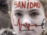 Imagen de archivo de una manifestaci&oacute;n en defensa de la sanidad p&uacute;blica y en contra de la privatizaci&oacute;n de la gesti&oacute;n seis hospitales y 27 centros de salud de Madrid.