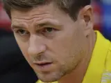 Steven Gerrard en rueda de prensa en la Champions.