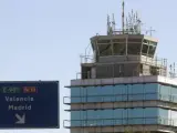 Torre de control del aeropuerto de Manises, Valencia.