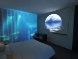 Una habitación de hotel con proyecciones de nueva tecnología.