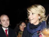 Carromero junto a la presidenta Esperanza Aguirre en una de sus pocas apariciones públicas desde que saliera de la cárcel de Segovia.
