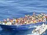 <p>Imagen de archivo de inmigrantes localizados en la costa de Libia.</p>