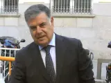 El exconsejero de Empleo de la Junta de Andalucía José Antonio Viera, a su llegada al Tribunal Supremo para abrir el "desfile" de aforados que declararán por el caso de ERE en los próximos días.