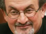 El escritor británico Salman Rushdie.