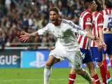 Sergio Ramos celebra su gol, muy cerca de la final del partido y que empataba al Real Madrid frente al Atlético, forzando la prórroga del partido.