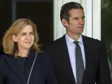 La infanta Cristina de Borbón y su esposo, Iñaki Urdangarin, a su salida de la Escuela Balear de la Administración Pública (EBAP).