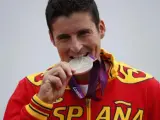 El espa&ntilde;ol David Cal, celebra su medalla de plata en C1 1.000 metros de pirag&uuml;ismo de los Juegos Ol&iacute;mpicos de Londres 2012.