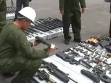 El gobierno de México destruye 8.000 armas de fuego.