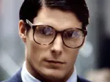 El actor Christopher Reeve, como Clark Kent y sus inseparables gafas, en la versión de Superman de 1978.