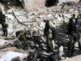 Alepo es una de las ciudades que vive la represión del régimen de Al Asad con atentados con coches bombas (en la imagen, uno ocurrido este fin de semana).