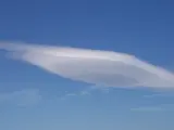 A menudo las nubes forman curiosas figuras que pueden confundirse con objetos voladores no identificados.