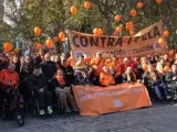 Miles de personas, familiares y afectados de Esclerosis Lateral Amiotrófica (ELA), en la denominada 'Caminata por la vida' en la que pedían más recursos en la investigación para hallar la cura para esta cruel enfermedad que actualmente afecta a unas 4.000 personas en España.