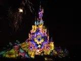 Mickey es el maestro de ceremonias del espectacular juego de luces que cada noche se proyecta sobre el castillo de la Bella Durmiente en Par&iacute;s.