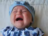 Un bebé llorando.