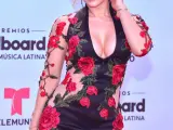 La actriz mexicana Aracely Arámbula posa en la alfombra roja de los Premios Billboard de la Música Latina 2017.