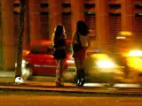 Imagen de archivo de unas mujeres ejerciendo la prostitución en España.
