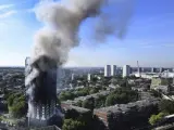 La Torre Grenfell arde en Londres.