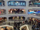 Imágen desde el interior de la tienda más lujosa que Primark ha abierto en la calle Gran Vía de Madrid.