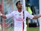 Robinho celebra un gol del Milan ante el Catania.