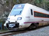 Tren de Renfe de la línea Huelva-Zafra.