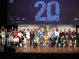 Ganadores y personalidades de los premios 20Blogs posan al final de la gala.