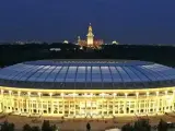Imagen nocturna del estadio ol&iacute;mpico de Luzhnik&iacute; en Mosc&uacute;.