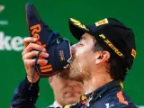 Daniel Ricciardo celebra su victoria en el GP de China de Fórmula 1.
