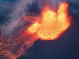 Erupción de la zona de ruptura del este del volcán Kilauea, el 31 de mayo de 2018, en Pahoa, Hawái.