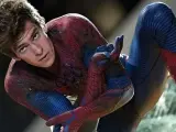 <p>Andrew Garfield siempre podrá recordar viejos tiempos como hombre araña porque robó un traje del <em>set</em> de 'The Amazing Spider-Man 2: El poder de Electro' (2014).</p>