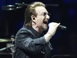 <p>El cantante de U2 aceptó el título de Caballero del Imperio Británico con una condición: que no le llamaran 'Sir'. Se lo concedieron por su lucha por acabar con el sida en África.</p>